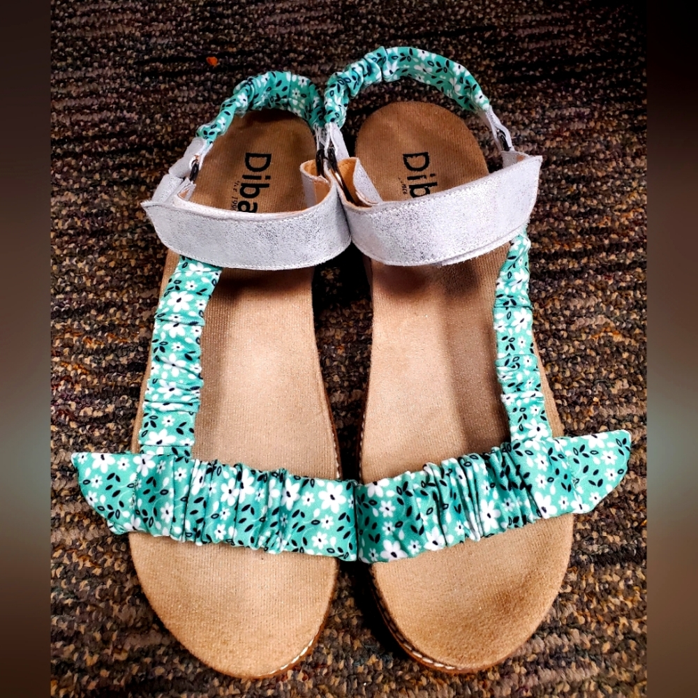 Diba soft leather adjustable comfortable green floor sandal